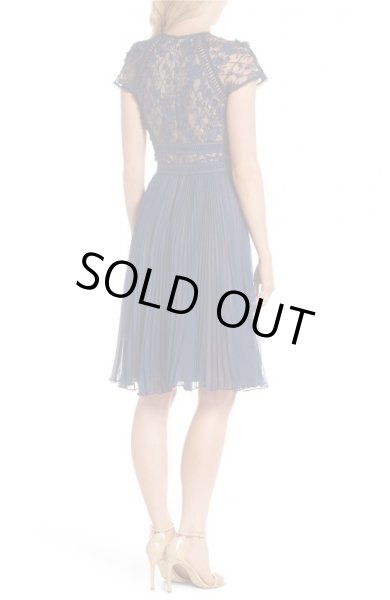画像2: Tadashi Shoji タダシショージ  パーティードレス Embroidered Mesh & Chiffon Dress ブルー系ネイビー系 (2)