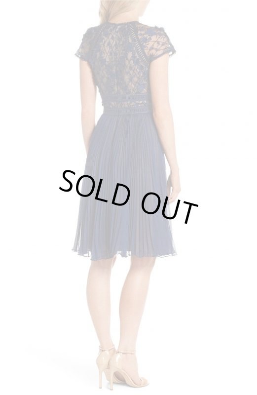 画像2: Tadashi Shoji タダシショージ 　パーティードレス　Embroidered Mesh & Chiffon Dress　ブルー系ネイビー系 (2)
