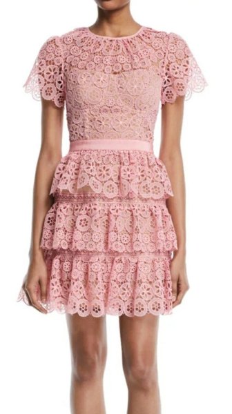 画像1: 【パリスヒルトン愛用】Self Portrait　セルフポートレート　pink tiered lace mini dress (1)