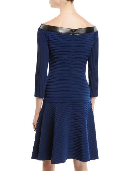 画像2: Tadashi Shoji タダシショージ   オフショルダーピンタックジャージードレス  ブルー系 (2)