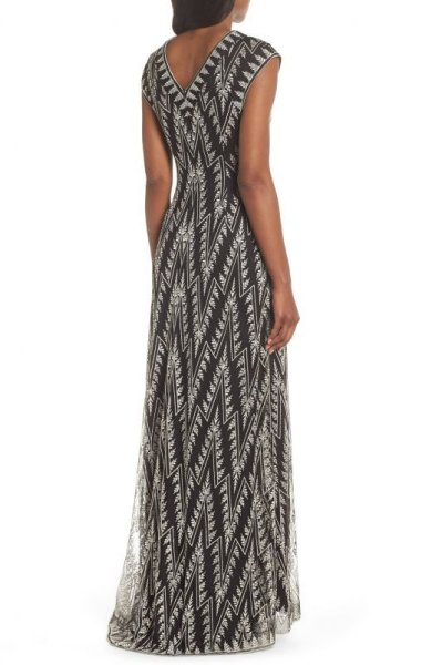 画像2: 【田丸麻紀さん愛用】Tadashi Shoji タダシショージ Embroidered V-Neck Gown ブラック (2)