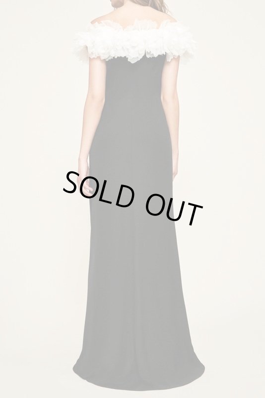 画像2: 【小嶋陽菜さん着用】Tadashi Shoji タダシショージ  オフショルダーラッフルロングドレス　ブラック (2)