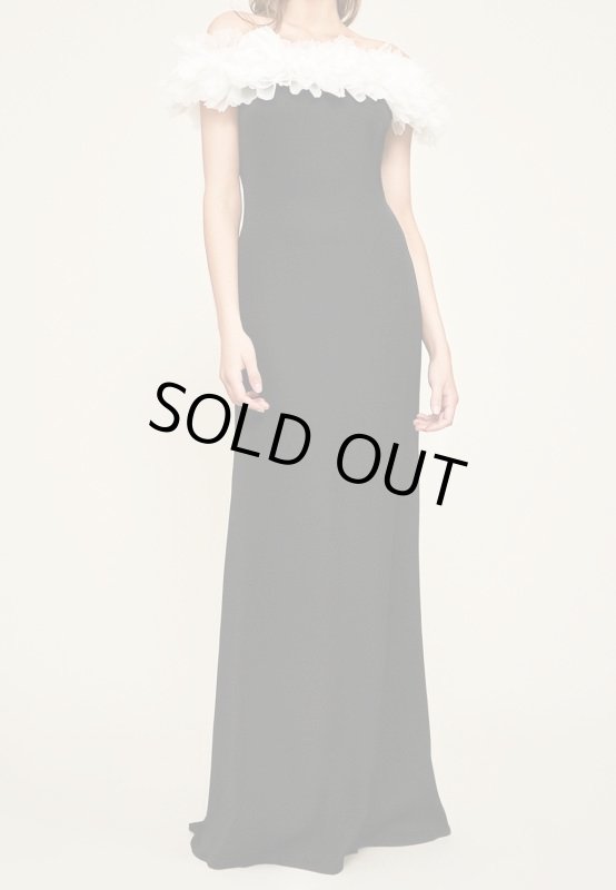 画像1: 【小嶋陽菜さん着用】Tadashi Shoji タダシショージ  オフショルダーラッフルロングドレス　ブラック (1)