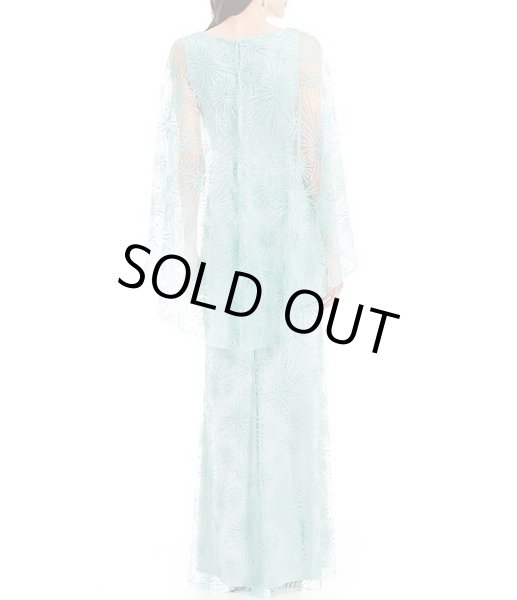 画像2: 再販売!【長澤まさみさん、高島礼子さん着用】Tadashi Shoji タダシショージ Embroidered Cape Gown ブルー系  61201 (2)