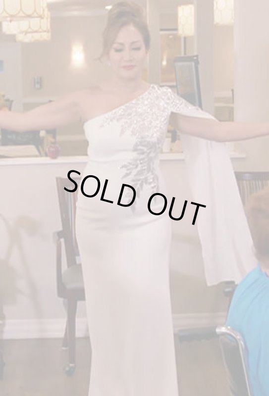 画像4: 【藤原紀香さん、アンミカさんご着用】Tadashi Shoji タダシショージ  ケープスリーブワンショルダードレス　ブルー (4)