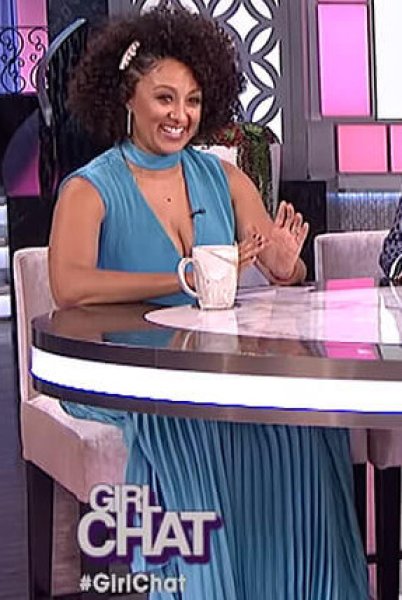 画像4: 【ニッキーヒルトン、Tamera Mowry着用】Alice + Olivia アリスアンドオリビア Joleen Pleated Midi Dress  12117 (4)