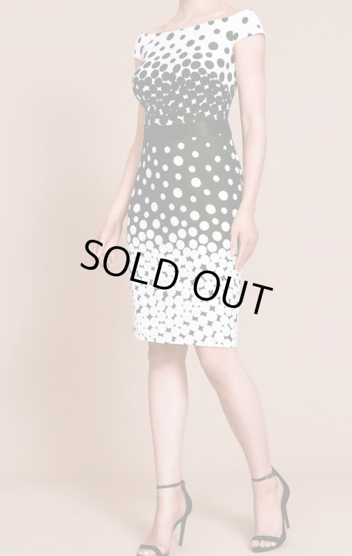 画像1: Tadashi Shoji タダシショージ  ドット柄オフショルダードレス　ブラック、ホワイト (1)