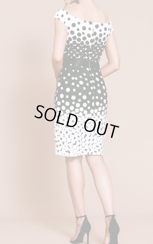 画像2: Tadashi Shoji タダシショージ  ドット柄オフショルダードレス　ブラック、ホワイト (2)