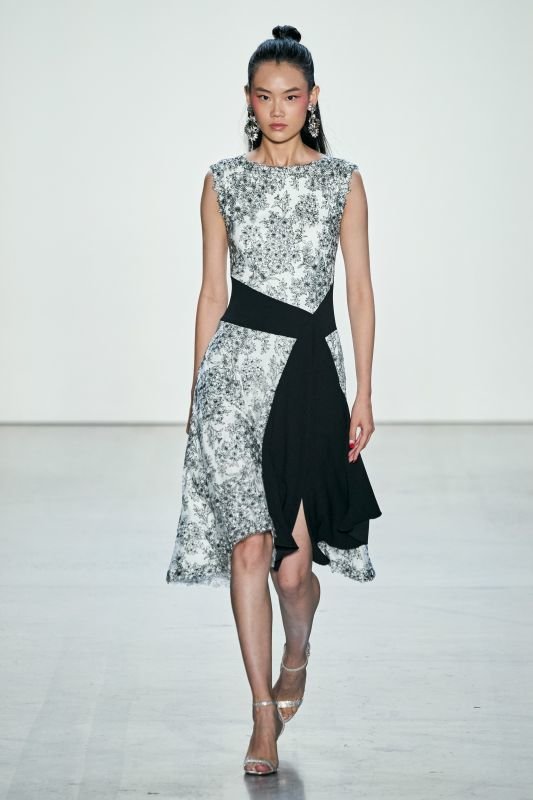 画像1: 再販売！【滝菜月アナ着用】Tadashi Shoji   タダシショージ　YOSHI SASH DRESS　アイボリー系 (1)