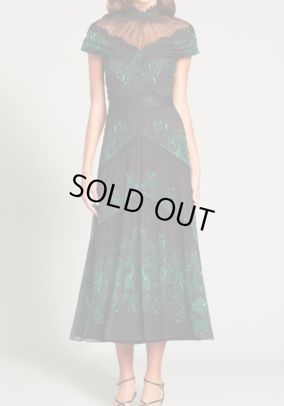 画像1: 【真飛聖さん着用】Tadashi Shoji タダシショージ DEFNE ペイズリー柄ドレス　ブラック、グリーン系 (1)