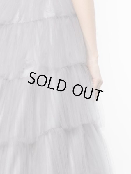 画像4: 限定セール!【Eris Baker着用】Tadashi Shoji タダシショージ  TARO オフショルダーチュールドレス グレー系 (4)