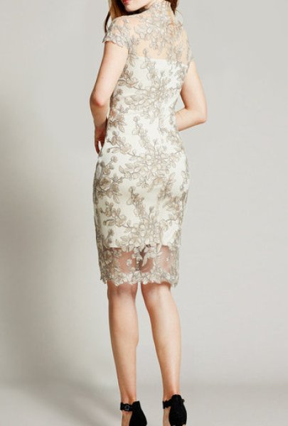 画像2: セール!Tadashi Shoji  タダシショージ  Lace Applique Cap-Sleeve Cocktail Dress アイボリー、ベージュ系 (2)