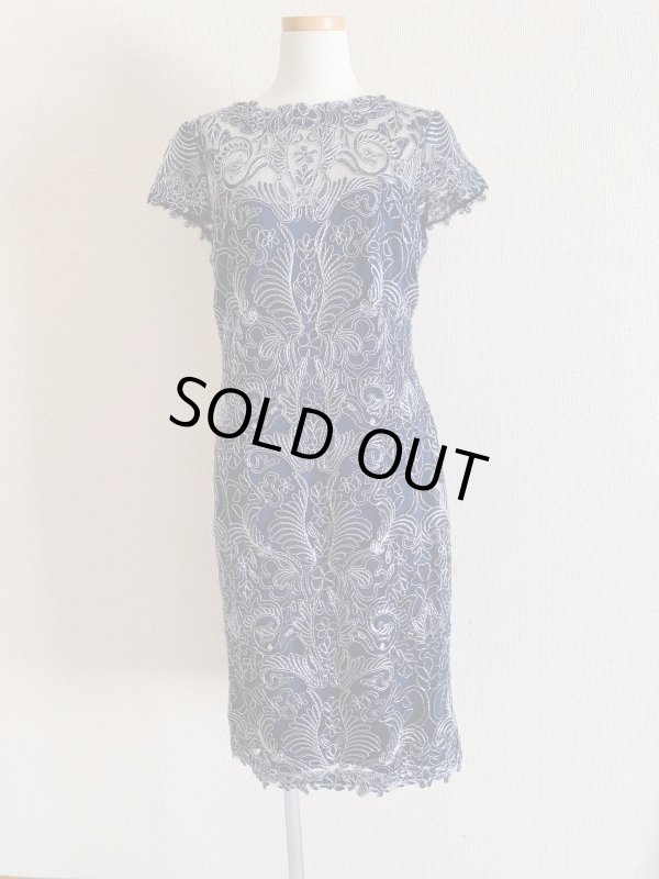 画像4: 【ドラマ「ConneXion」に衣装提供】Tadashi Shoji  タダシショージ Corded Embroidery on Tulle Cap Sleeve Dress　ネイビー・シルバー (4)