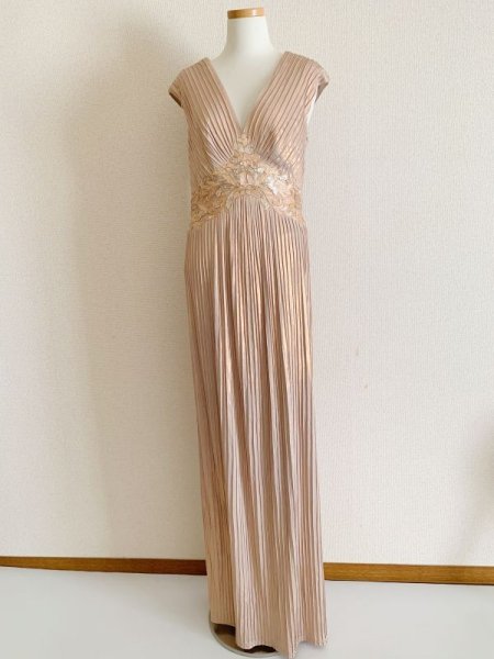 画像3: Tadashi Shoji タダシショージ  プリーツロングドレス　シャンパン、ベージュ系 (3)