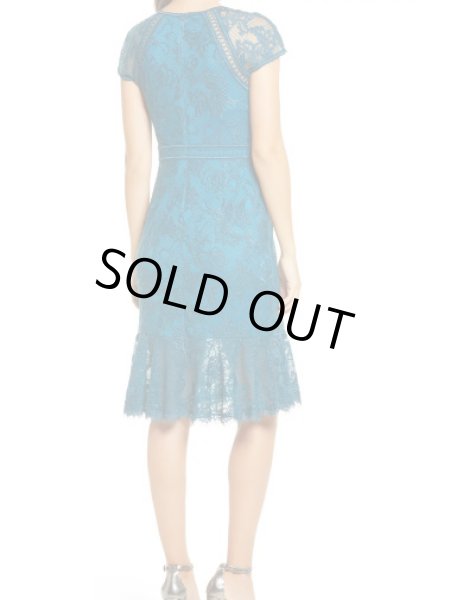 画像2: Tadashi Shoji タダシショージ   Lace Cap Sleeve Cocktail Dress ブルー、グリーン系 (2)