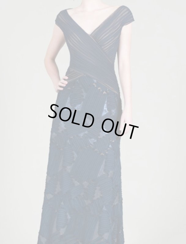 画像1: 【シャーロット・ケイト・フォックスさん、ミスユニバース2位猪子里奈さんに衣装提供】Tadashi Shoji　　 sequined chiffon textured cap sleeve gown ネイビー (1)