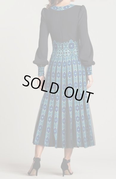 画像2: 【リコカツ、大野いとさん着用】Tadashi Shoji タダシショージ  Murat Midi Dress ブラック、ブルー系 (2)