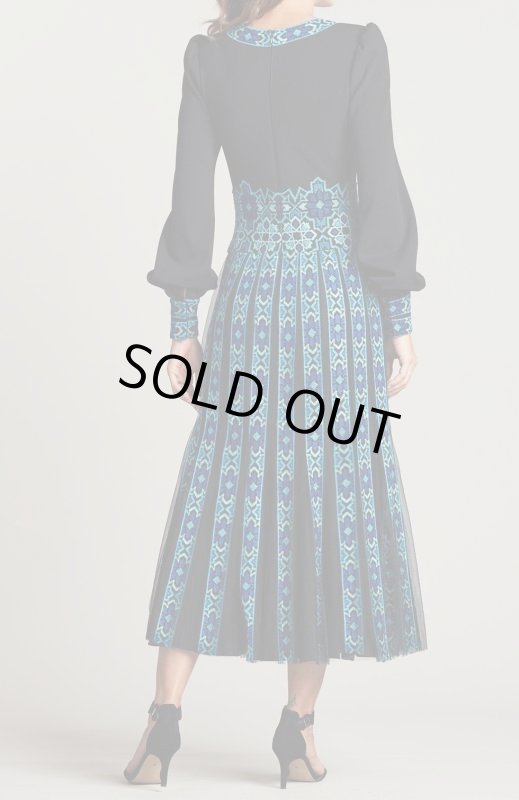 画像2: 【リコカツ、大野いとさん着用】Tadashi Shoji タダシショージ  Murat Midi Dress　ブラック、ブルー系 (2)