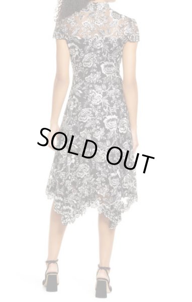 画像2: Tadashi Shoji  タダシショージ  Aydar Handkerchief Dress ブラック (2)