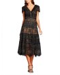 画像1: Tadashi Shoji タダシショージ   V Neck Texture Lace Midi Dress ブラック  51604 (1)