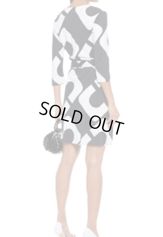 画像2: セール！【ドラマ使用】Diane von Furstenberg 　ダイアンフォンファステンバーグ　Chain Link Print Wrap Dress (2)