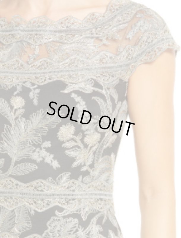 画像3: Tadashi Shoji  タダシショージ　DENNEY　Boat Neck Corded Lace Gown　ブラック、グレー系 (3)