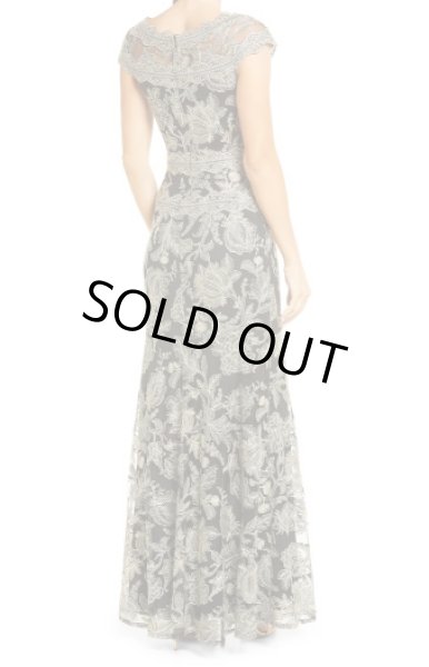画像2: Tadashi Shoji  タダシショージ DENNEY Boat Neck Corded Lace Gown ブラック、グレー系 (2)