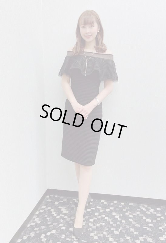 画像1: 1点のみ即発！【相沢礼子さんに衣装協力】Tadashi Shoji タダシショージ   Solid Off-The-Shoulder Dress ブラック (1)
