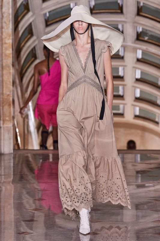 画像1: Self Portrait　セルフポートレイト　Cotton Broderie Sleeveless Maxi Dress  ベージュ系 (1)