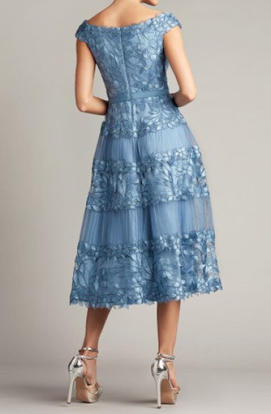 Tadashi Shojiタダシショージ　花柄刺綺麗なブルーのドレス4