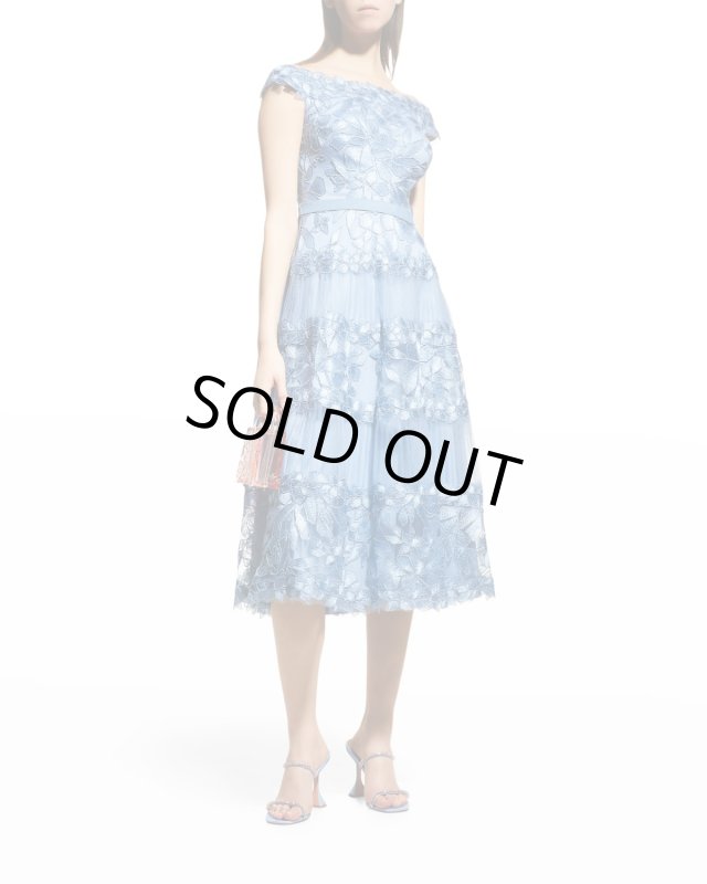 画像1: セール！1点のみ即発！【白石麻衣さん着用】Tadashi Shoji  タダシショージ  オフショルダー花柄レースドレス　ブルー系  41101 (1)