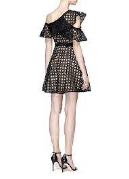 画像2: 【クロエカーダシアン、小嶋陽菜さんご着用】Self Portrait セルフポートレート  Lace Frill Mini Dress ブラック  41702 (2)