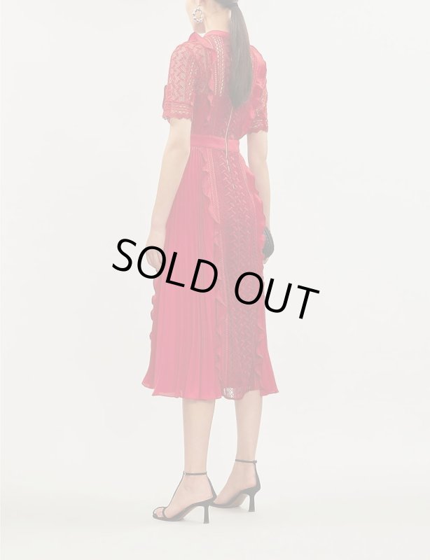 画像2: 【広瀬アリスさん着用】Self Portrait　セルフポートレート　Short Sleeve Geometric Lace Midi Dress　レッド (2)
