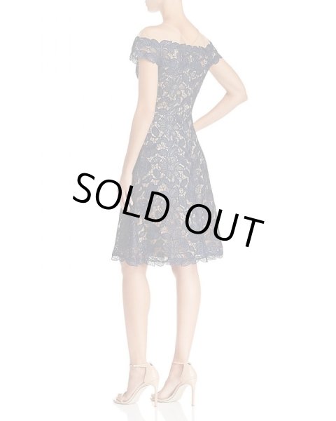 画像2: 1点のみ即発！Tadashi Shoji タダシショージ  Illusion Off-the-Shoulder Dress ネイビー  52101 (2)