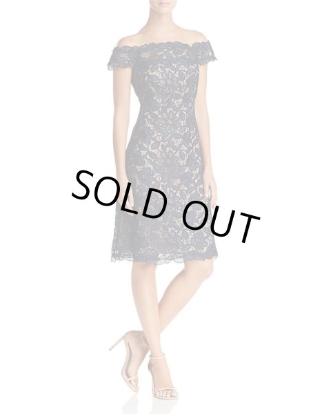 画像1: 1点のみ即発！Tadashi Shoji タダシショージ  Illusion Off-the-Shoulder Dress ネイビー  52101 (1)