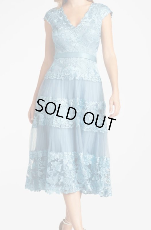 画像1: Tadashi Shoji  タダシショージ  　Embroidered Cap-Sleeve Midi Dress ブルー系  4205 (1)