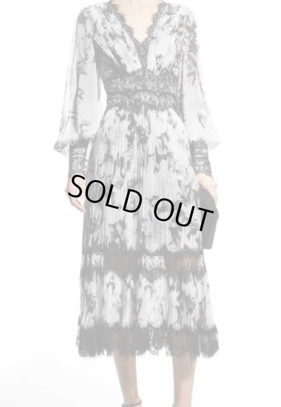 画像1: 即発！【田中美里さん着用】Tadashi Shoji タダシショージ  JESSIE プリーツシフォンドレス　ブラック、アイボリー系  11131 (1)