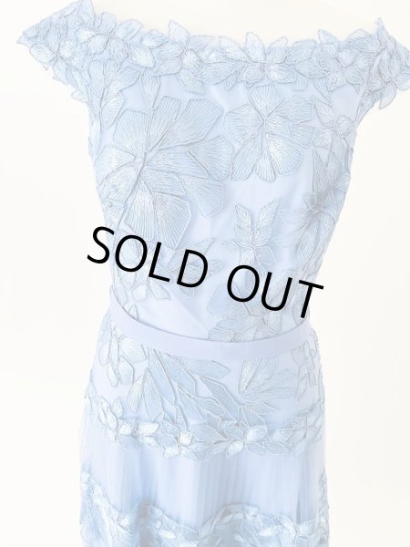 画像5: セール!1点のみ即発!【白石麻衣さん着用】Tadashi Shoji  タダシショージ  オフショルダー花柄レースドレス ブルー系  41101 (5)