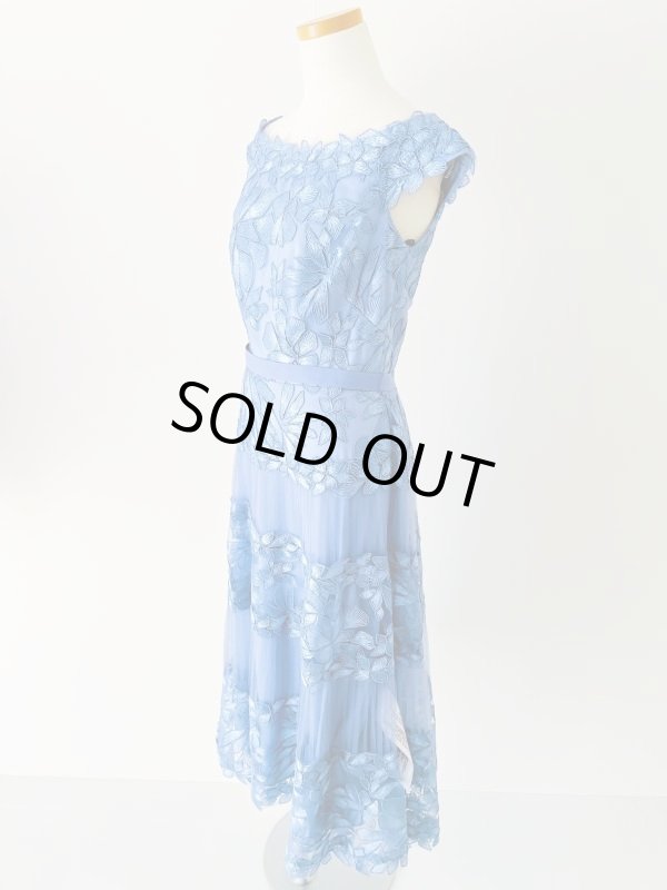 画像6: セール！1点のみ即発！【白石麻衣さん着用】Tadashi Shoji  タダシショージ  オフショルダー花柄レースドレス　ブルー系  41101 (6)