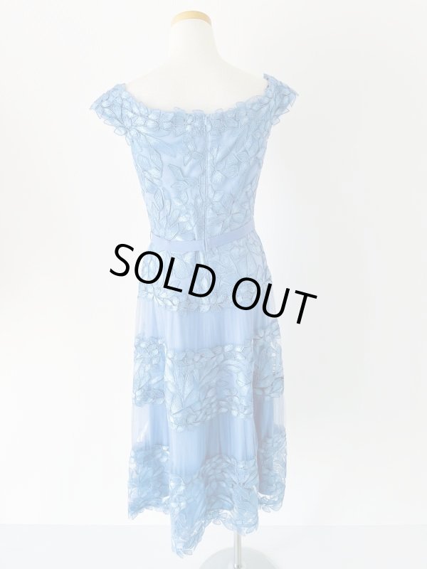画像7: セール！1点のみ即発！【白石麻衣さん着用】Tadashi Shoji  タダシショージ  オフショルダー花柄レースドレス　ブルー系  41101 (7)