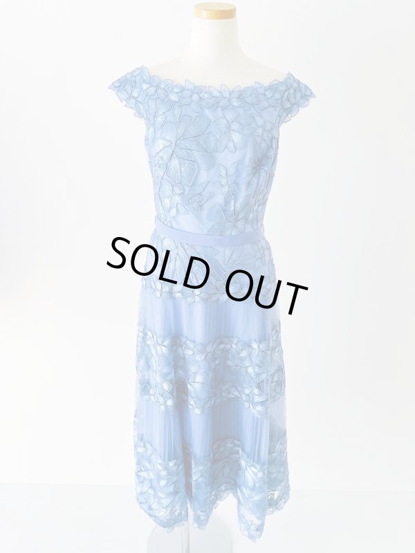 画像4: セール！1点のみ即発！【白石麻衣さん着用】Tadashi Shoji  タダシショージ  オフショルダー花柄レースドレス　ブルー系  41101 (4)