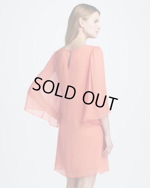 画像2: Alice + Olivia   Odette Flutter-Sleeve Dress パパイヤ (2)