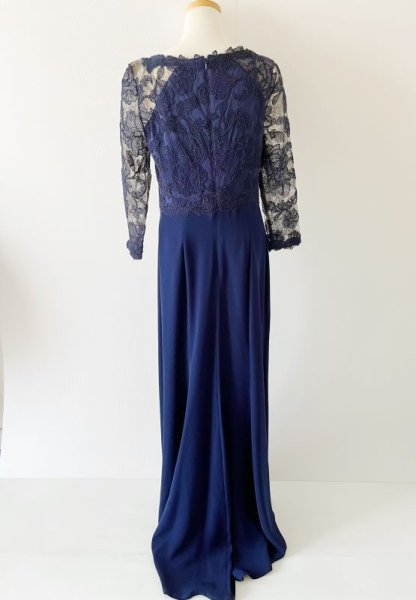 画像7: Tadashi Shoji      Three-Quarter Sleeve Lace and Crepe Gown ネイビー (7)