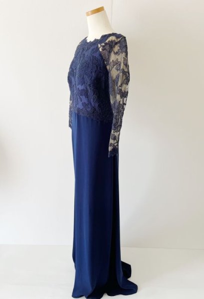 画像6: Tadashi Shoji      Three-Quarter Sleeve Lace and Crepe Gown ネイビー (6)