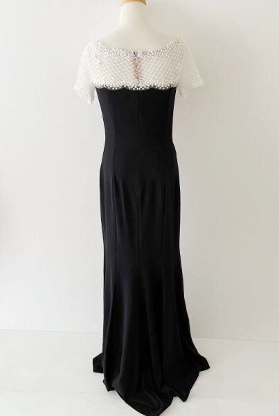 画像8: 即発!【釈由美子さんに衣装協力】Tadashi Shoji タダシショージ   Lace Yoke Crepe Gown ブラック、ホワイト  9401 (8)