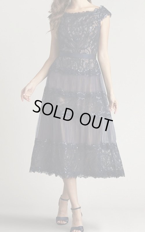 画像1: 限定セール！【日比麻音子さん着用】Tadashi Shoji  タダシショージ  　ZAIRA TIERED TULLE DRESS　ネイビー (1)