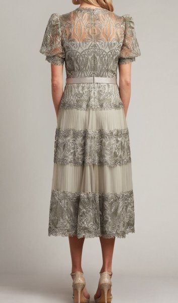 画像2: 限定セール!【水卜麻美さん着用】Tadashi Shoji タダシショージ  FATIHA  花柄レース&シフォンドレス シルバー系 (2)