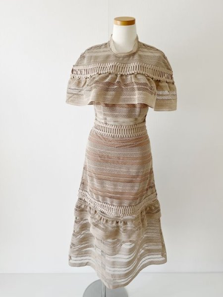画像5: 再入荷、即発!【佐々木希さん着用】Self Portrait セルフポートレート Frill Yoke Cape Lace Midi Dress  12001 (5)