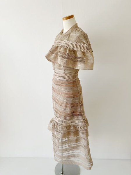 画像6: 再入荷、即発!【佐々木希さん着用】Self Portrait セルフポートレート Frill Yoke Cape Lace Midi Dress  12001 (6)