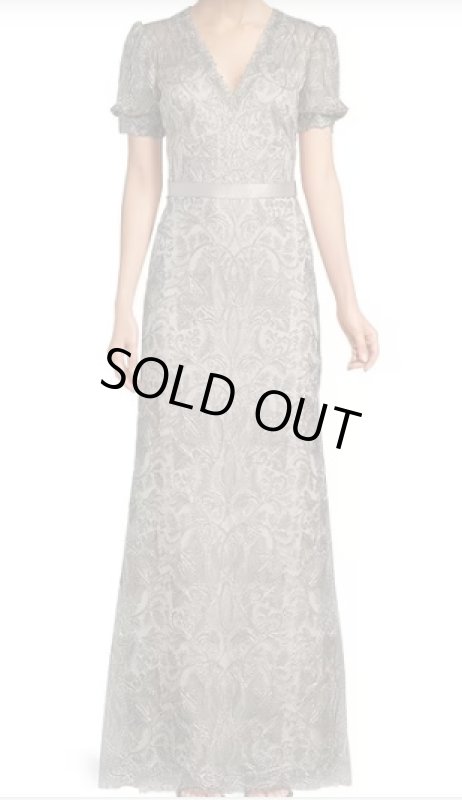 画像1: セール！【桜井日奈子さん着用】Tadashi Shoji タダシショージ  Sheer Puffed Short Sleeve Lace Gown　シルバー系 (1)